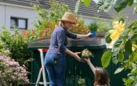 Video: Kleines Dach begrünen