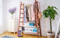Garderobe aus Leitern – schnell, einfach, praktisch